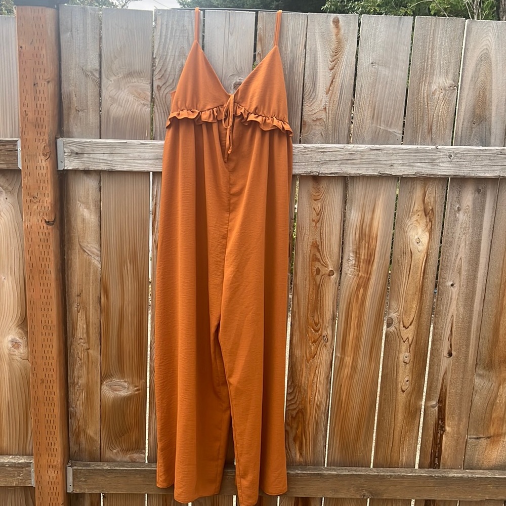 Wide leg loosefitting jumpsuit